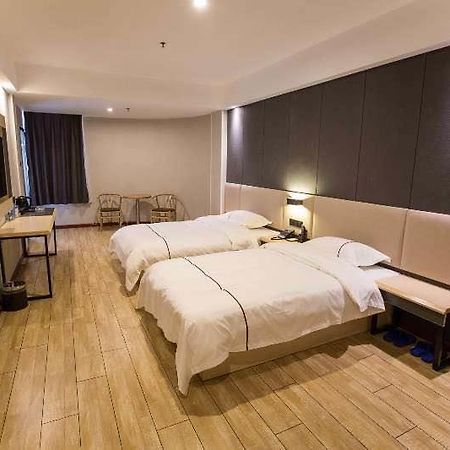 Thank Inn Plus Hotel Hebei Tangshan Road South District Train Station מראה חיצוני תמונה